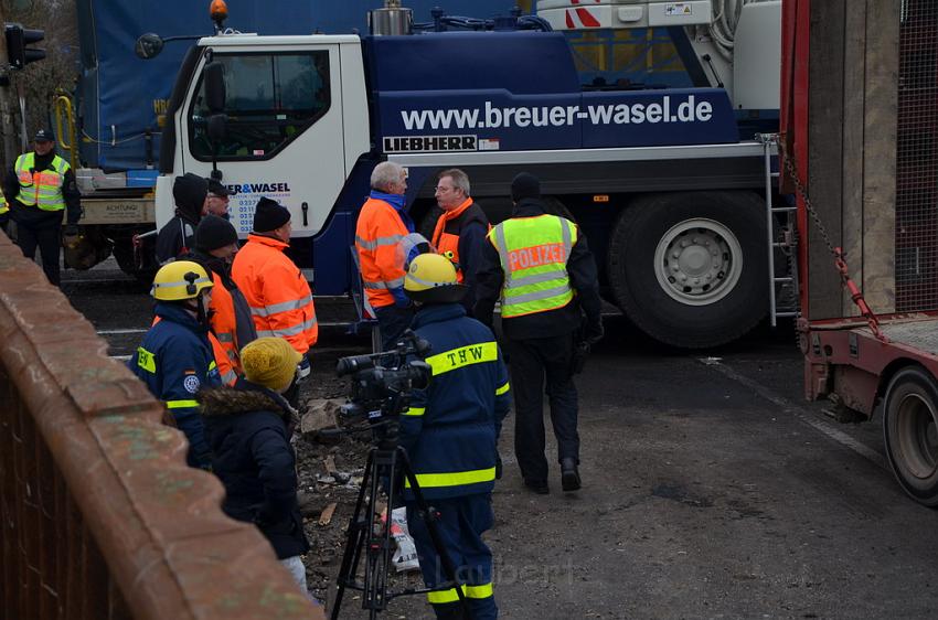 Schwerer VU Bus Zug Düsseldorf P385.JPG